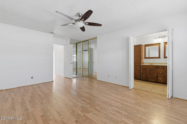 15494 Kernvale Avenue, Moorpark CA: https://media.crmls.org/mediaz/20e0fece-70d4-40f5-86b1-efe59547355f.jpg