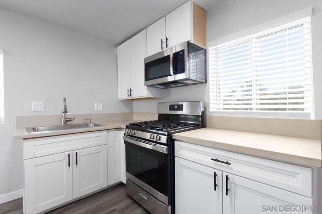 2856 Franklin Ave, San Diego CA: https://media.crmls.org/mediaz/20e15187-8574-4b6c-8a45-3c67bff60865.jpg