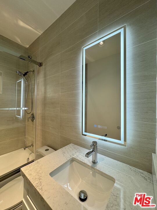 151 N Swall Drive, Beverly Hills CA: https://media.crmls.org/mediaz/20e16f6e-ccee-4f3c-8fac-7e6799282dea.jpg