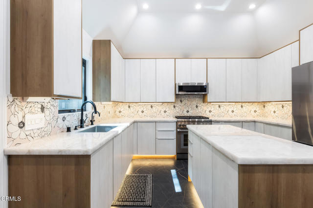 Detail Gallery Image 17 of 74 For 7572 Mcgroarty Ter, Tujunga,  CA 91042 - 6 Beds | 6 Baths