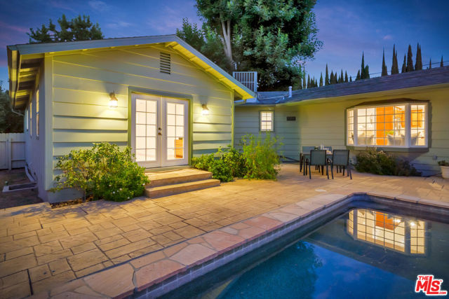 6001 Oakdale Avenue, Woodland Hills CA: https://media.crmls.org/mediaz/20e1fed9-9576-4cfb-92eb-d518aa49abc3.jpg