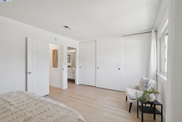 1105 Fontana Dr, Alameda CA: https://media.crmls.org/mediaz/20e2c13f-aaa5-4363-bca4-ea2cb7832189.jpg