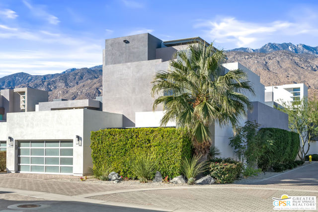 431 Suave Lane, Palm Springs CA: https://media.crmls.org/mediaz/20e2e7db-bce1-4e83-8655-ac151feb1041.jpg