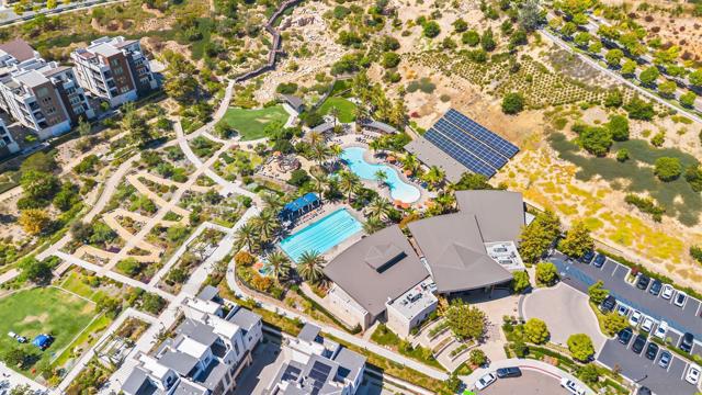 2400 Community Ln, San Diego CA: https://media.crmls.org/mediaz/20e30bf3-ab42-4699-82f1-540c543fcd23.jpg