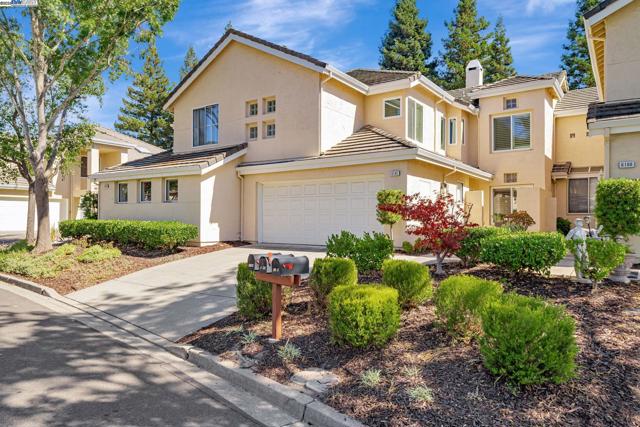 6192 Lakeview Cir, San Ramon CA: https://media.crmls.org/mediaz/20e3332f-065d-4407-8003-286e1d443627.jpg
