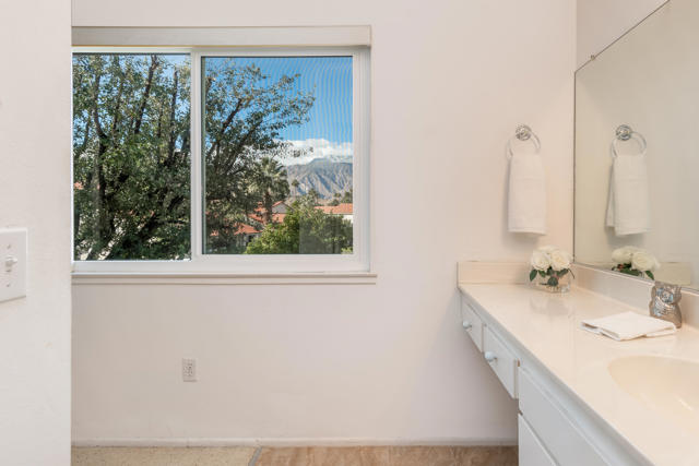 6175 Montecito Drive, Palm Springs CA: https://media.crmls.org/mediaz/20e341a4-9716-428b-8fd1-1731c26a028f.jpg