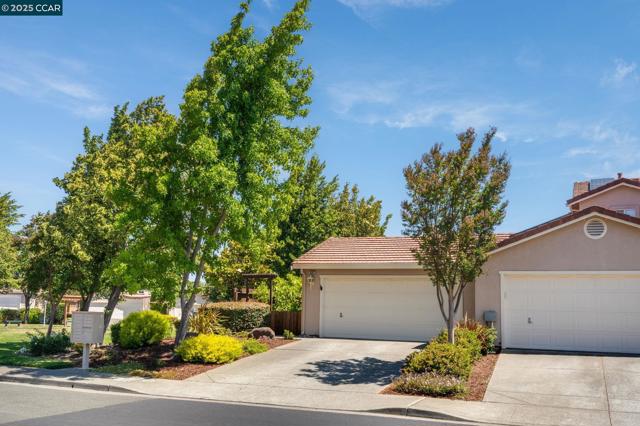 302 Columbia Cir, Benicia CA: https://media.crmls.org/mediaz/20e34c49-94e1-4383-9718-1038c5760b90.jpg