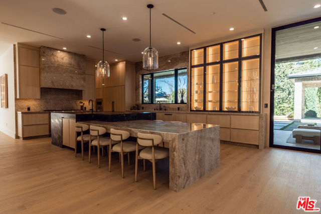 5831 Fitzpatrick Road, Hidden Hills CA: https://media.crmls.org/mediaz/20e3849f-52e5-4b8f-8175-70c492eb9026.jpg