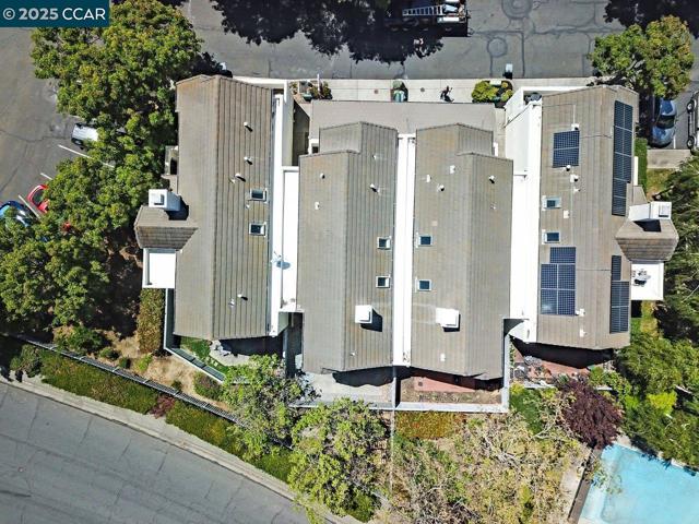 32 Shoal Dr, Vallejo CA: https://media.crmls.org/mediaz/20e3e1cf-62f7-4d5d-b1eb-3078125d8ecf.jpg