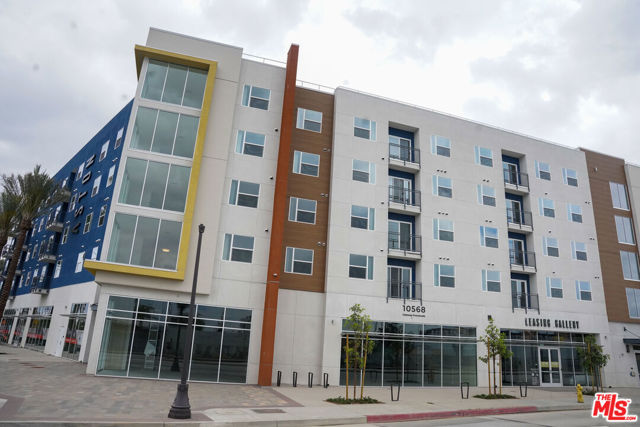 10568 Promenade Gateway, El Monte CA: https://media.crmls.org/mediaz/20e419d7-3939-4deb-946d-1dddbeb3a2e5.jpg