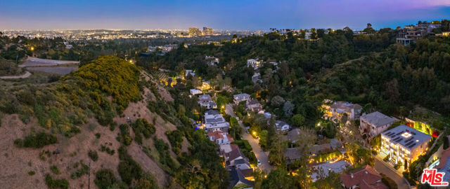 1455 Robmar Drive, Beverly Hills CA: https://media.crmls.org/mediaz/20e4c91d-da10-4b60-b527-e5e90c182223.jpg