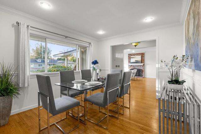 2741 Doverton Square, Mountain View CA: https://media.crmls.org/mediaz/20e50037-d48e-4cc7-9dca-10c938b43880.jpg