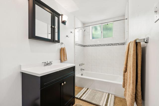 68079 Vista Del Valle, Cathedral City CA: https://media.crmls.org/mediaz/20e52c2c-52bc-42e7-a656-1c0a7b83847a.jpg