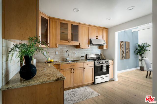 1425 Stanford Street, Santa Monica CA: https://media.crmls.org/mediaz/20e5642e-e7f1-4510-8c53-f2ad87a65438.jpg