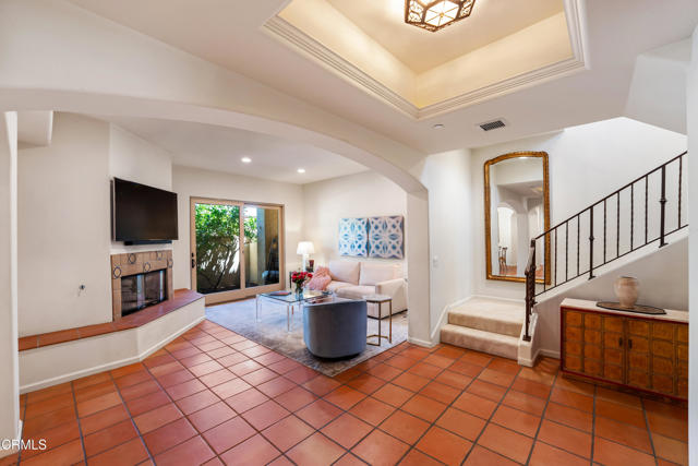 212 S Montgomery Street, Ojai CA: https://media.crmls.org/mediaz/20e5afb5-a2f2-4626-83da-afda317de9a5.jpg