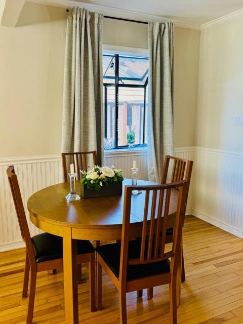 1639 Cypress Avenue, San Mateo CA: https://media.crmls.org/mediaz/20e5c87b-6894-4699-ab74-d2c24c94317e.jpg