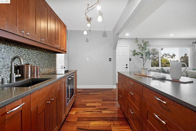 4329 Lawrence Dr, Castro Valley CA: https://media.crmls.org/mediaz/20e5ccd8-bce0-4805-a0bc-440efa156d1d.jpg