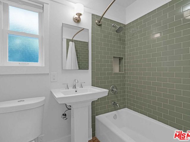 7024 De Longpre Avenue, Los Angeles CA: https://media.crmls.org/mediaz/20e62fd7-d0ec-48d0-9049-3b4d811b15eb.jpg