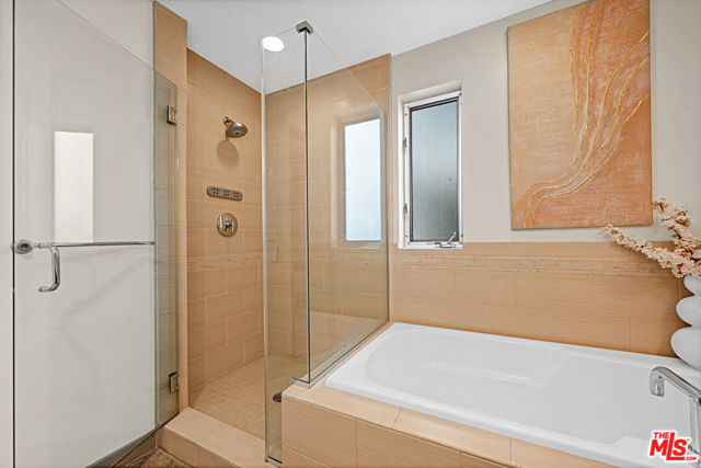 3119 Via Dolce, Marina del Rey CA: https://media.crmls.org/mediaz/20e64fdd-15e6-4a51-ae2a-deeca9126524.jpg