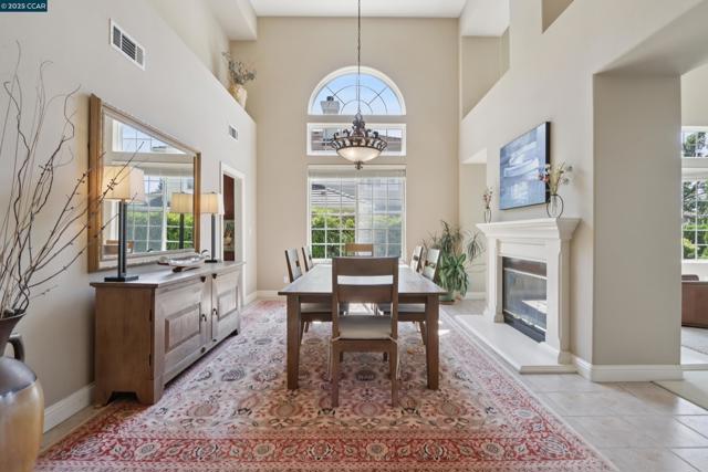 132 Victoria Pl, Danville CA: https://media.crmls.org/mediaz/20e66a14-2f0c-4b73-b318-312473cba6d6.jpg