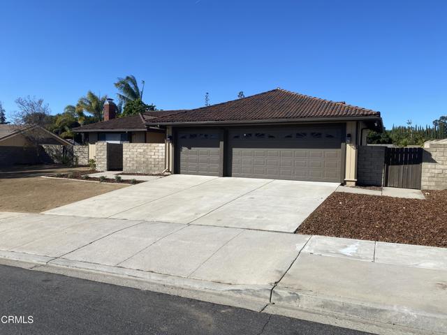 Detail Gallery Image 2 of 27 For 3 Venus St, Thousand Oaks,  CA 91360 - 4 Beds | 2 Baths