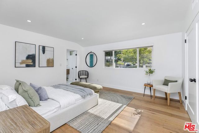 5200 Del Moreno Drive, Woodland Hills CA: https://media.crmls.org/mediaz/20e76e93-5694-4779-9560-f464c5032b7a.jpg