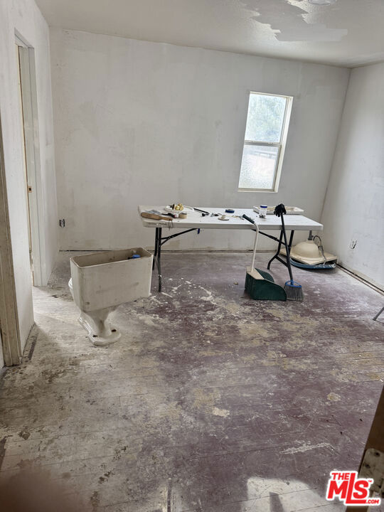 38652 9th Street, Palmdale CA: https://media.crmls.org/mediaz/20e87be7-18ca-463d-a38f-b0bdf8e64da7.jpg