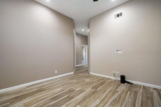 Image 43 of 50 For 46395 Ryway Place 9