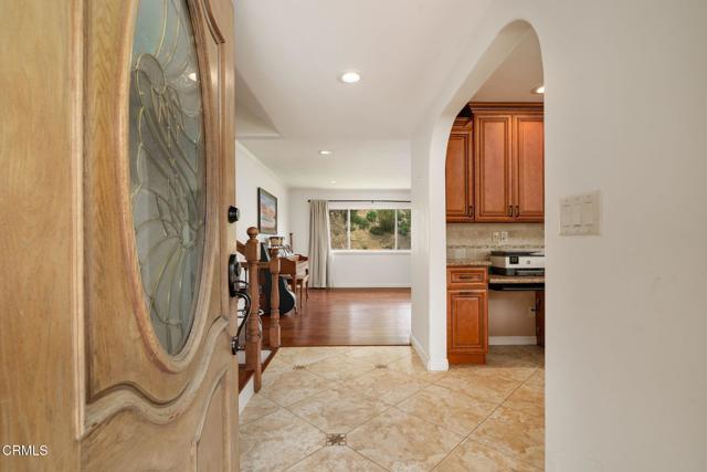 872 Via Arroyo, Ventura CA: https://media.crmls.org/mediaz/20eb89f0-3c7e-423f-8e87-1c827067ed3f.jpg