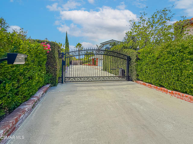 2848 Bayham Cir, Thousand Oaks CA: https://media.crmls.org/mediaz/20eba206-d544-4cda-9ce8-f4bca620dfba.jpg