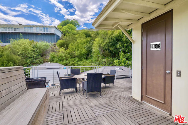 8835 Evanview Drive, Los Angeles CA: https://media.crmls.org/mediaz/20ebbc5a-c748-4929-b535-606225d396f2.jpg