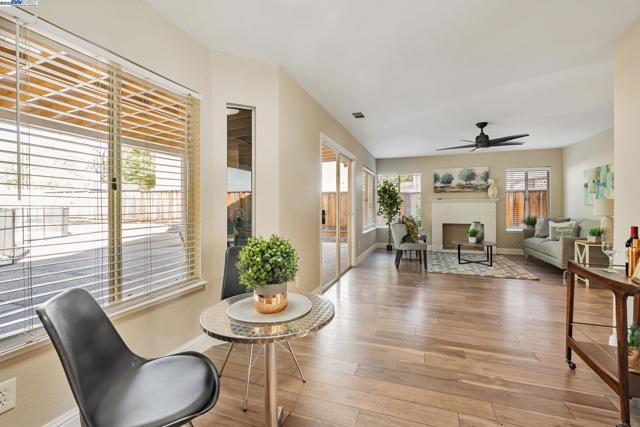 25 Phillips Ct, Tracy CA: https://media.crmls.org/mediaz/20ebf5b8-6565-4ef4-9104-ff646d7c85c5.jpg