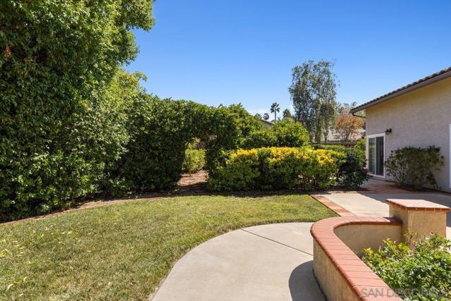 2084 Roberts Pl, Escondido CA: https://media.crmls.org/mediaz/20ecbc4f-5bc7-4342-973b-7279b6216a45.jpg
