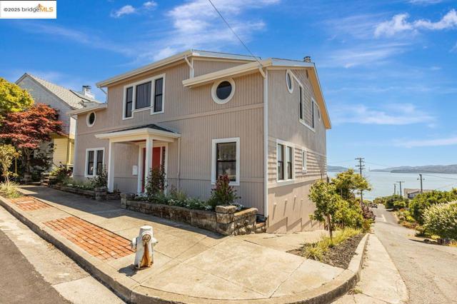 539 Golden Gate Ave, Richmond CA: https://media.crmls.org/mediaz/20ed5144-ba12-4bb8-a0ba-6af10151057d.jpg