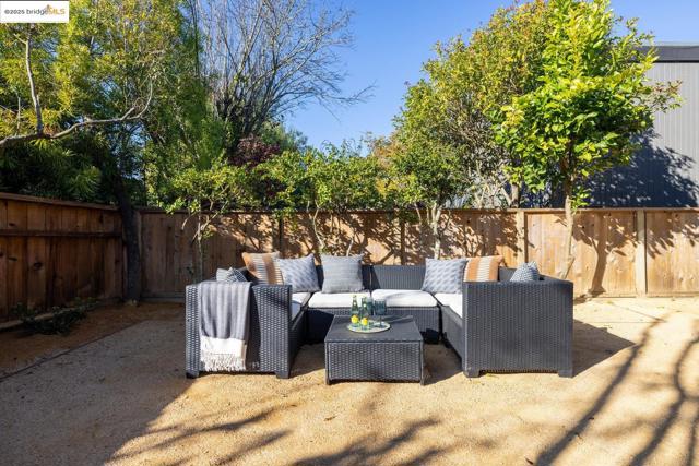 568 Vistamont Ave, Berkeley CA: https://media.crmls.org/mediaz/20edc2b0-1455-4020-935e-76152b12ee2f.jpg