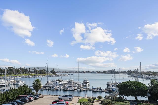 1623 Glorietta Blvd, Coronado CA: https://media.crmls.org/mediaz/20edd309-6d6a-4623-86ff-0b1726bfb20f.jpg