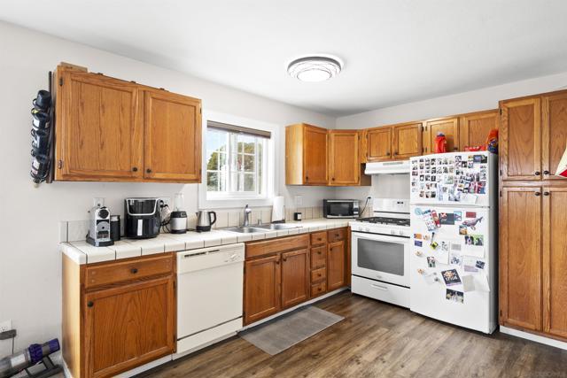 1971 Ebers Street, San Diego CA: https://media.crmls.org/mediaz/20edf5b3-ca13-4847-abe4-973817c49e6b.jpg