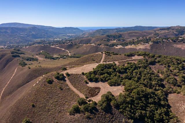 10190 Calle De Robles, Carmel CA: https://media.crmls.org/mediaz/20ee1906-1bcf-422e-b9f0-b8f3dde43b1e.jpg