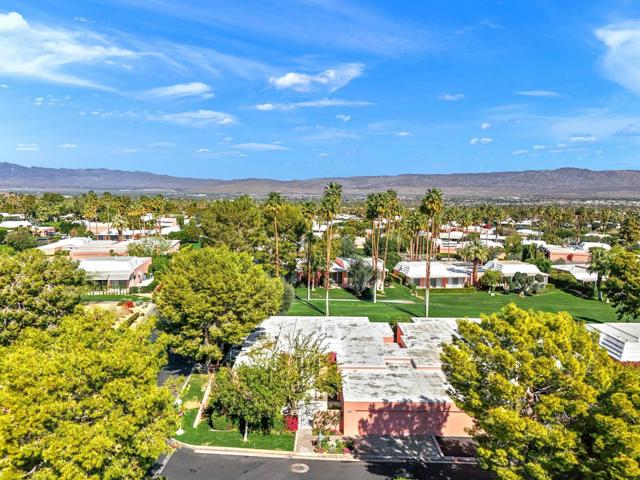 47360 Jadida Avenue, Palm Desert CA: https://media.crmls.org/mediaz/20ee52c9-d543-4082-808b-79475a5c2ea1.jpg