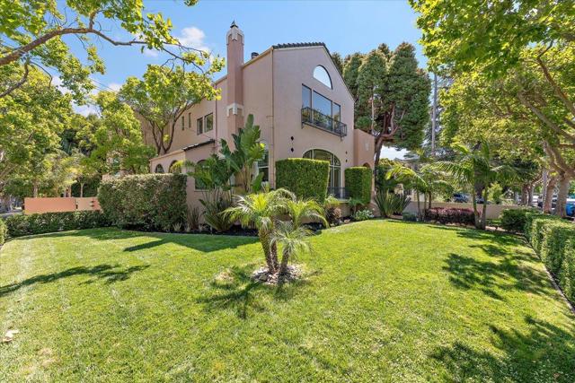 1107 Palm Avenue, San Mateo CA: https://media.crmls.org/mediaz/20ee7de7-2bd5-4230-86b6-abe252590ee1.jpg