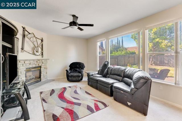 4305 Calsite Ct, Antioch CA: https://media.crmls.org/mediaz/20ef077c-9f79-47f2-b8a4-42b9f26e2e2f.jpg