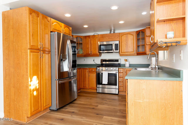 Detail Gallery Image 8 of 43 For 741 Warwick Ave, Thousand Oaks,  CA 91360 - 2 Beds | 1/1 Baths