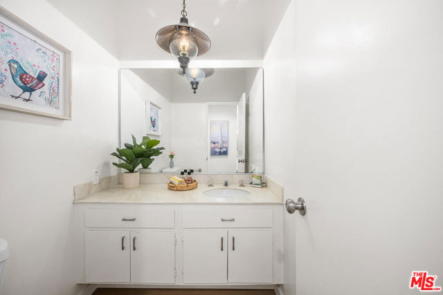 1520 Camden Avenue, Los Angeles CA: https://media.crmls.org/mediaz/20ef2bc1-dad3-435d-90d2-128d02837d24.jpg