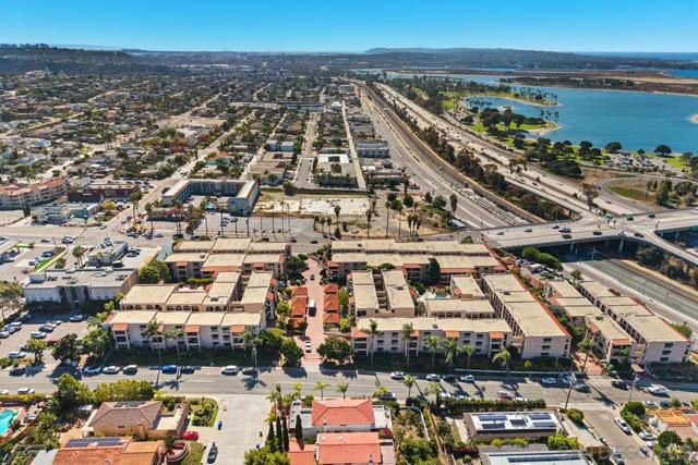 2530 Clairemont Dr, San Diego CA: https://media.crmls.org/mediaz/20efbdcc-996a-4899-97d7-f15a344d997d.jpg