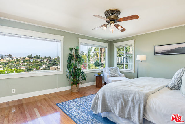 1355 Columbia Drive, Glendale CA: https://media.crmls.org/mediaz/20f09da8-453d-400d-84af-6c858fff13a9.jpg