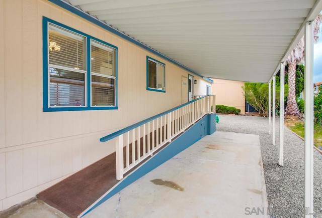 1010 E Bobier, Vista CA: https://media.crmls.org/mediaz/20f09eae-eaf7-4875-992e-b43d86ec0d13.jpg