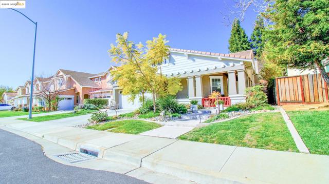 881 Inverness Ln, Brentwood CA: https://media.crmls.org/mediaz/20f0a8d7-2680-45ba-a7d4-a636c6b6fc02.jpg