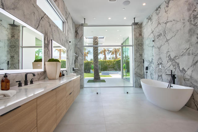 1 Makena Lane, Rancho Mirage CA: https://media.crmls.org/mediaz/20f11f3b-e58d-4405-8a20-b3fc476c52c9.jpg