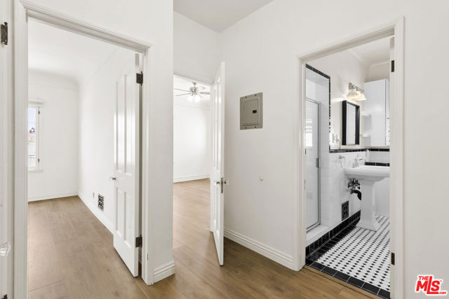 1235 S Orlando Avenue, Los Angeles CA: https://media.crmls.org/mediaz/20f18e63-33ce-4350-910f-fa98bb3c3d4c.jpg