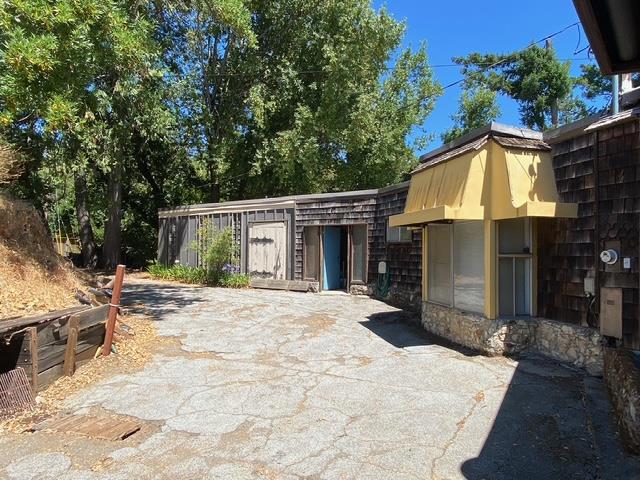 21460 Bear Creek Road, Los Gatos CA: https://media.crmls.org/mediaz/20f1aa91-3f76-4e01-9737-4ecc9957da22.jpg